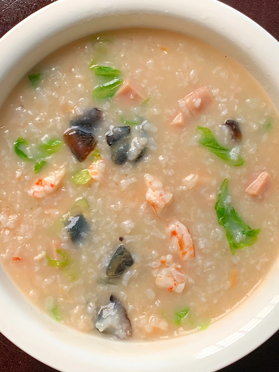 鲜香味美的皮蛋鲜虾火腿粥!