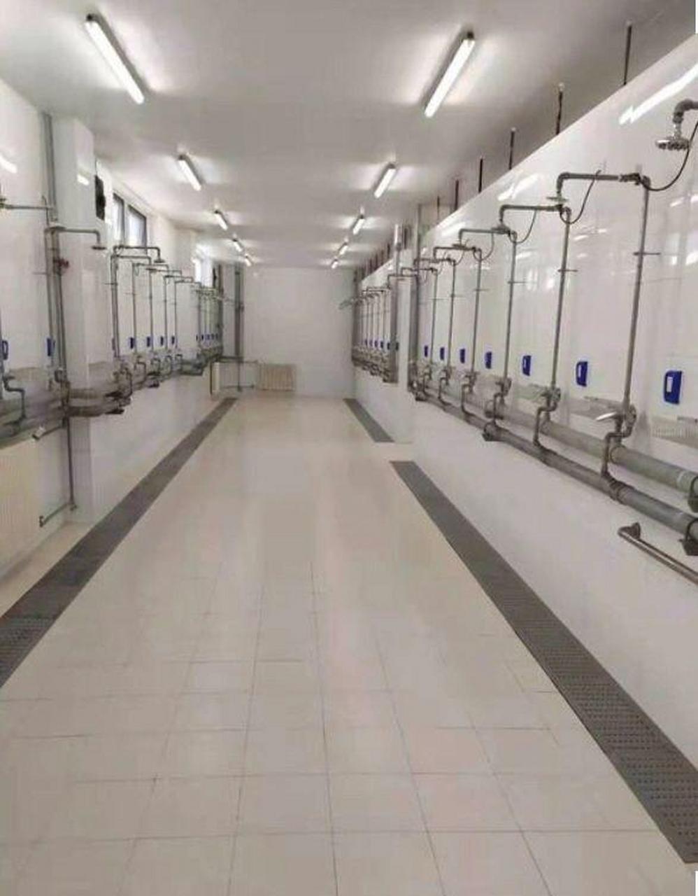 救命,大学公共淋浴间 新生快要入校了,怎么还有这种淋浴间 公开处刑的