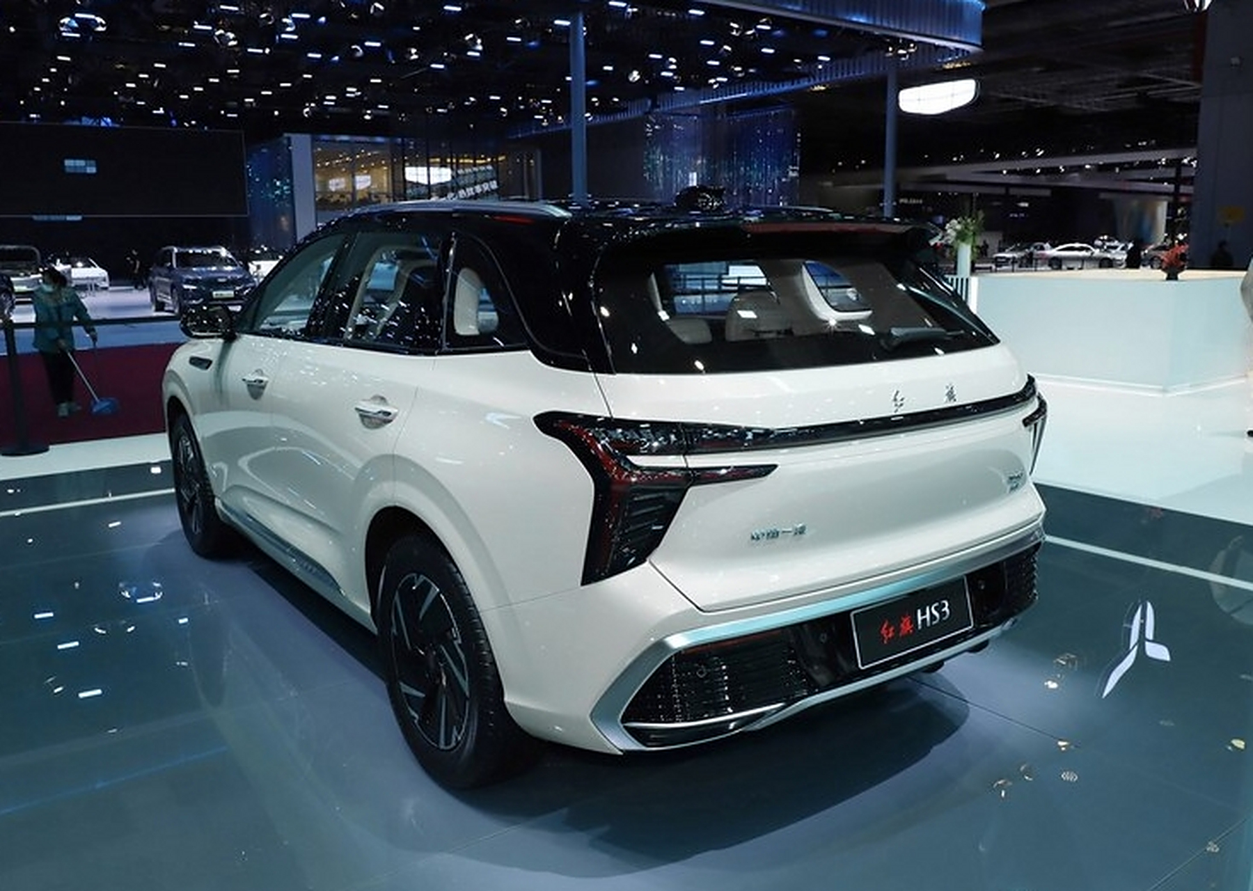 红旗hs3混动版以18.