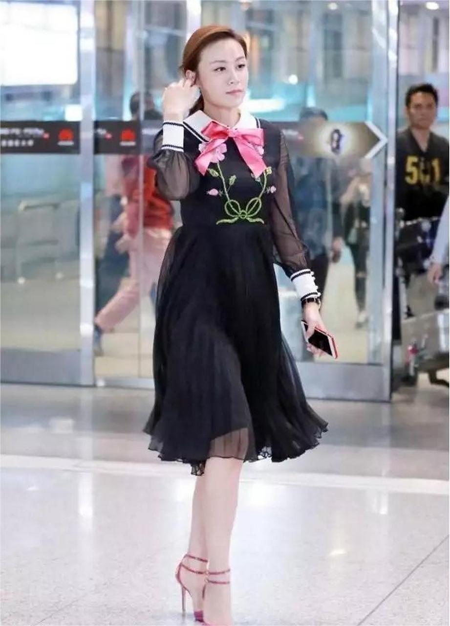 田亮老婆叶一茜又美出圈了,穿黑色纱裙现"赫本式优雅",美腻了