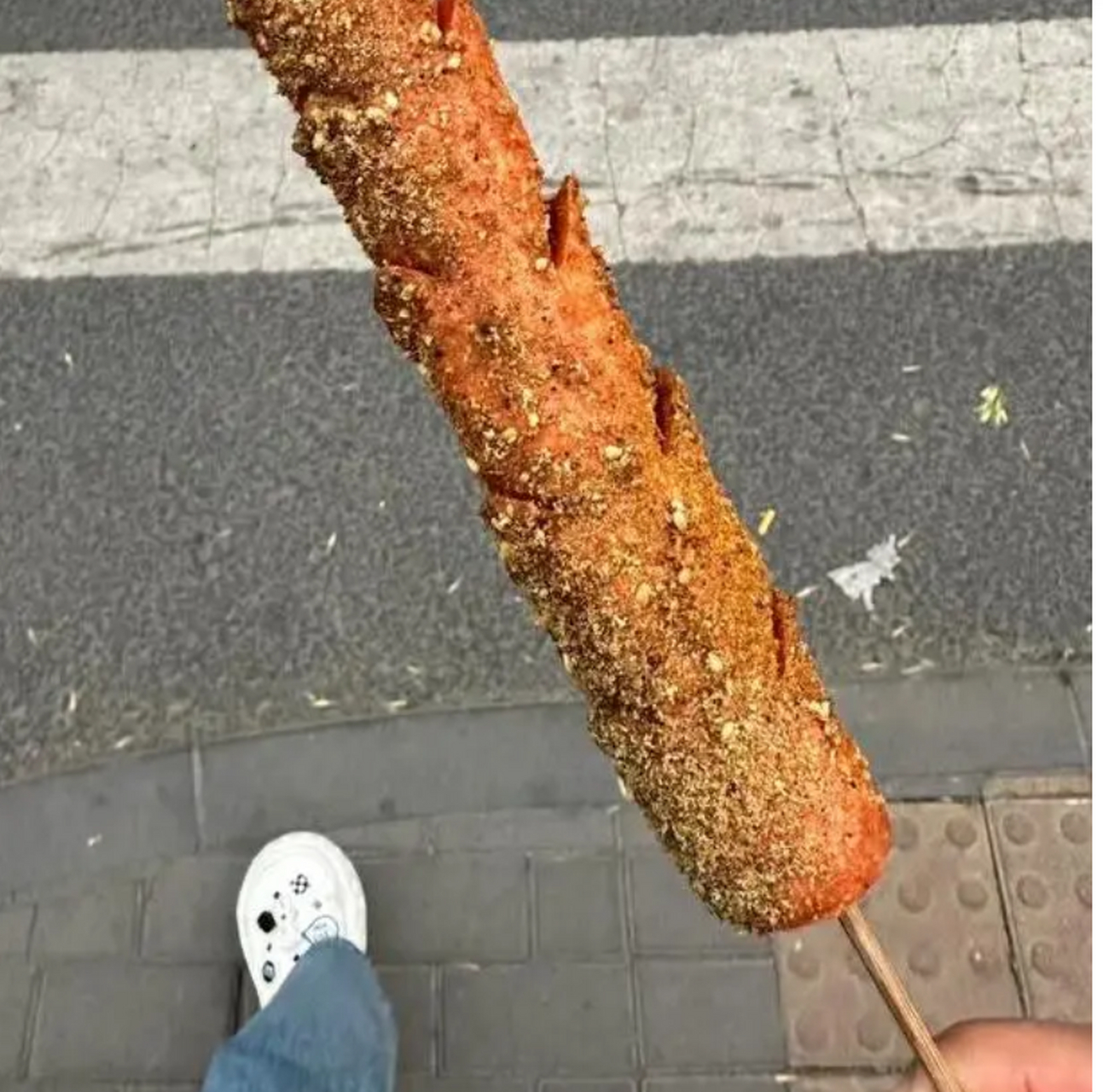 2023小时候在街边2块钱一根的"淀粉肠"又红了!