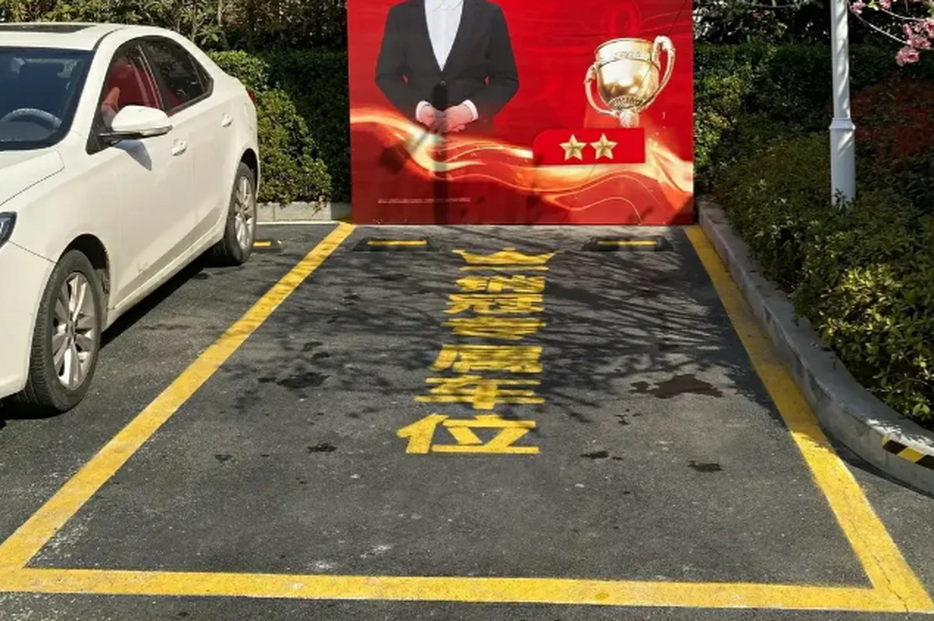 知道原因后,我感叹销冠就是销冠,也太会做人了.