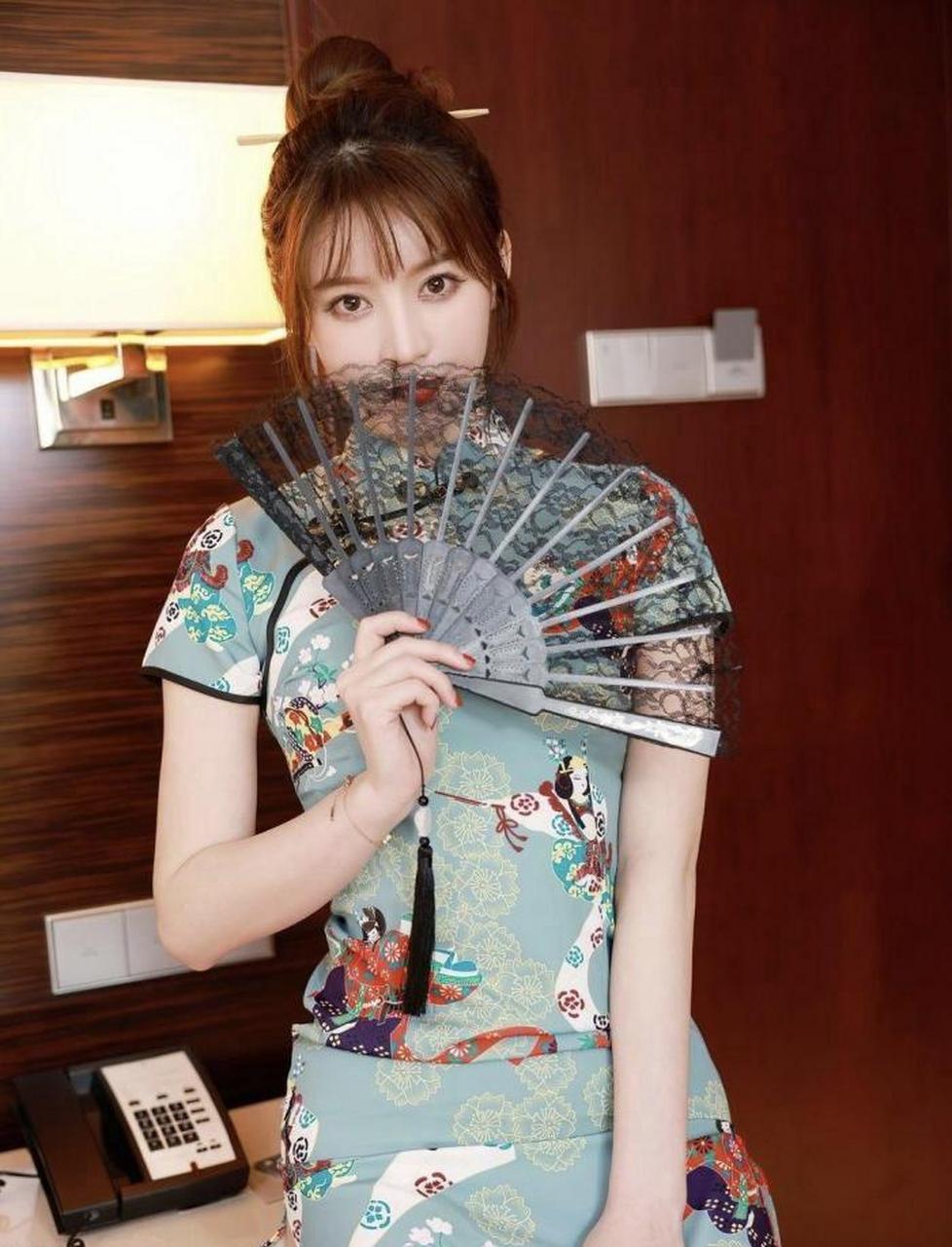 美女图集:性感超短旗袍美女,古典美清纯可人