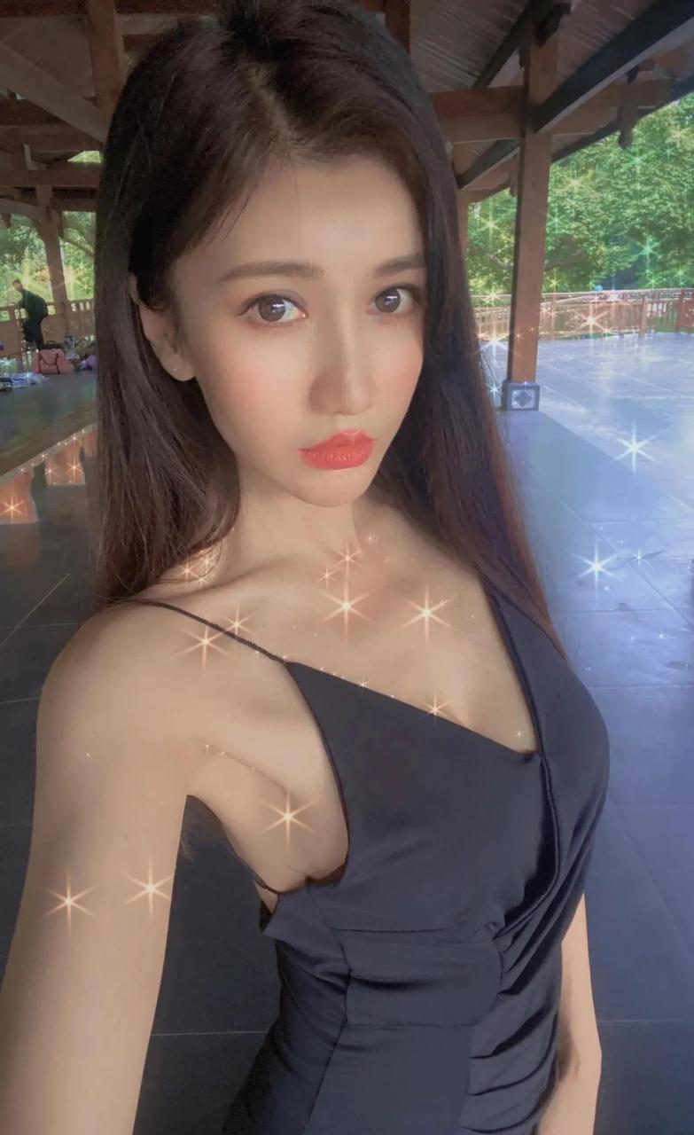 #gif创作人# 杨凯迪身材和颜值都挺好看的,但是这些不是她的亮点,感觉