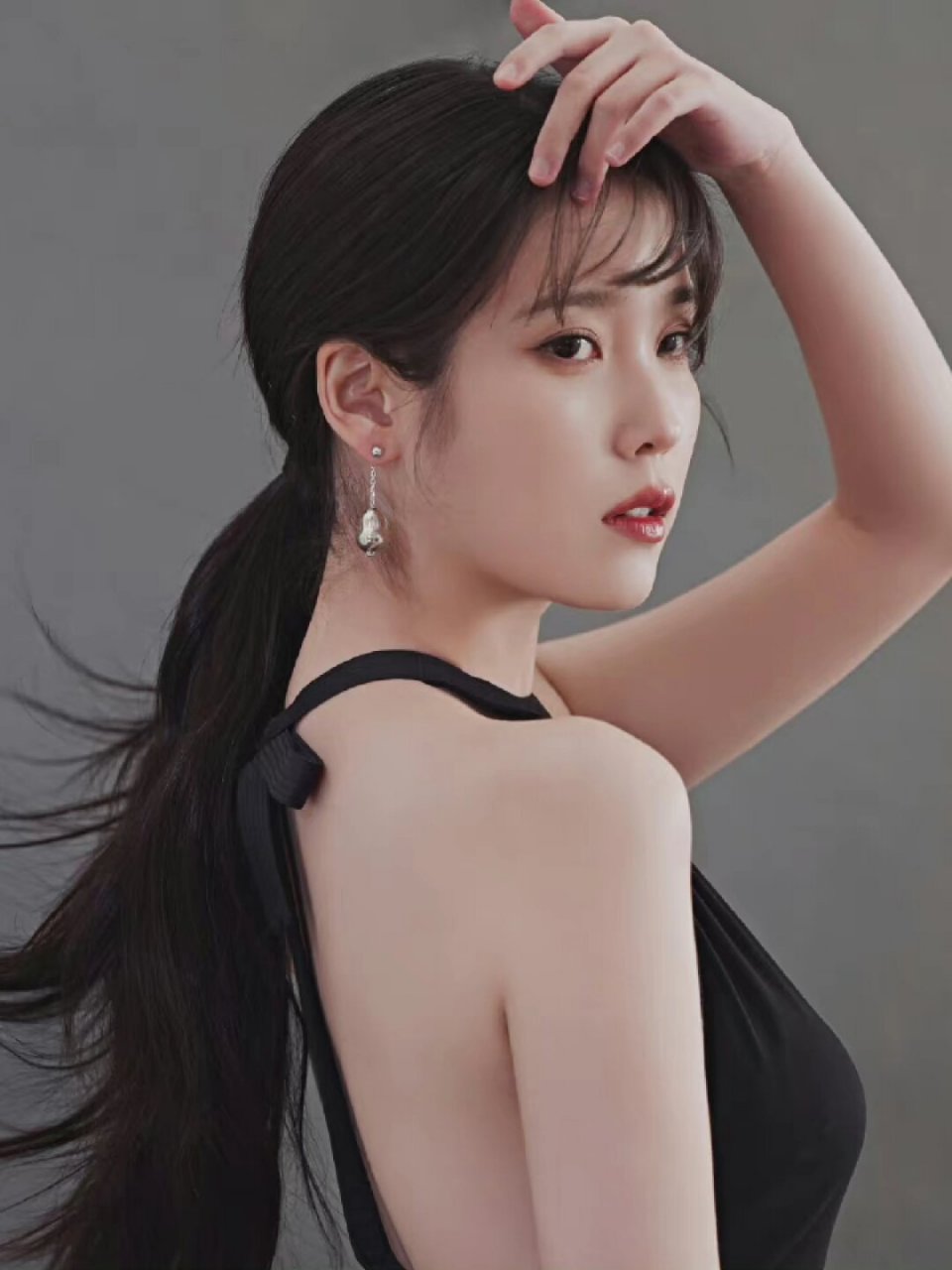 今天我来分享一位美丽的明星——李知恩!