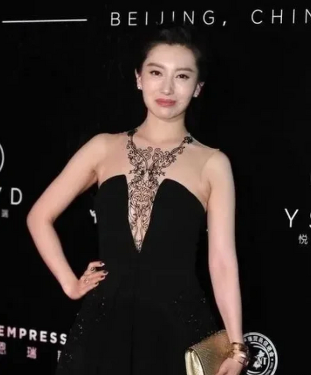 章子怡大嫂子-殷旭!论身材,比章子怡可强多了吧!