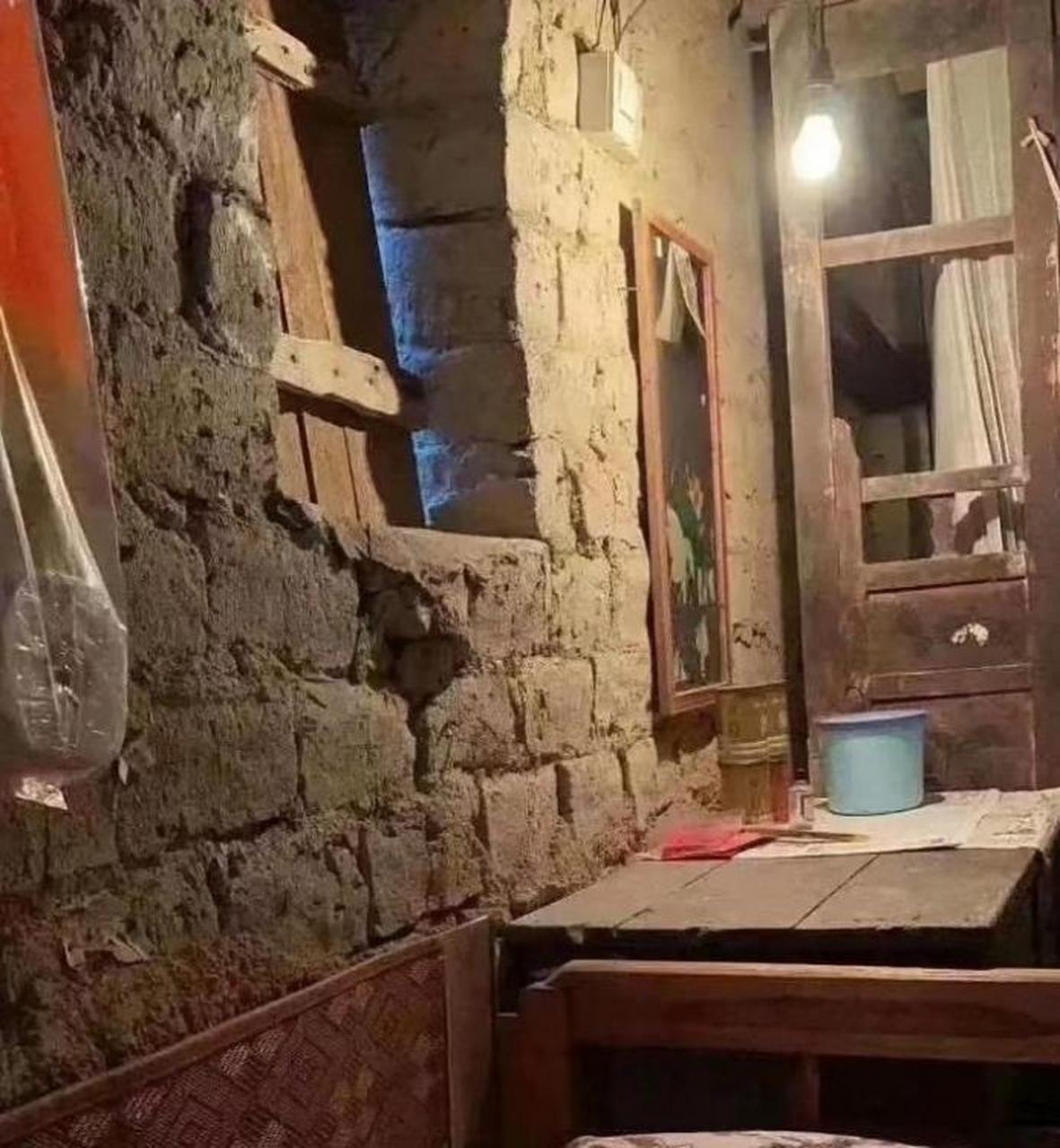 男友睡觉一直这么老实,房子破点也觉得找对人了