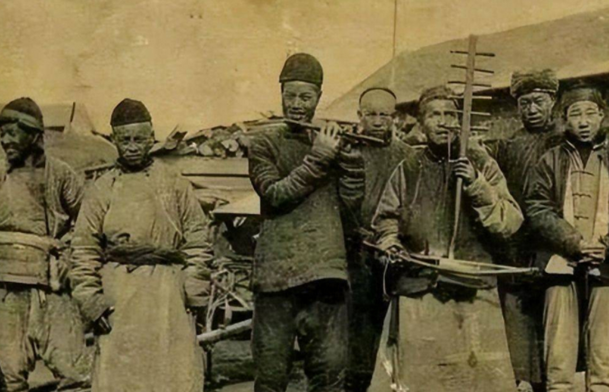 清朝老照片:晚清街头卖艺人