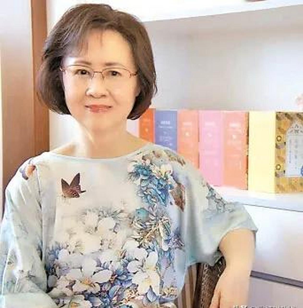 蒋百里的原配夫人查品珍,是金庸(原名查良镛)的同族姑母.