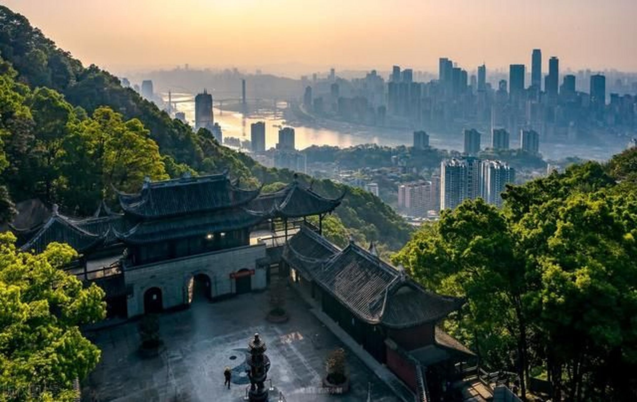 学费全免: 浙江道教学院是全日制本科院校,学制四年,是经国家宗教