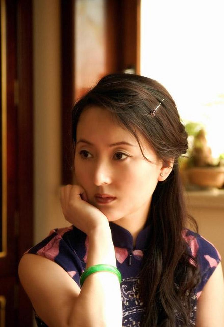 1988年,陈晓旭,一张罕见的生活照,仔细看大家就会发现,她的身上有股