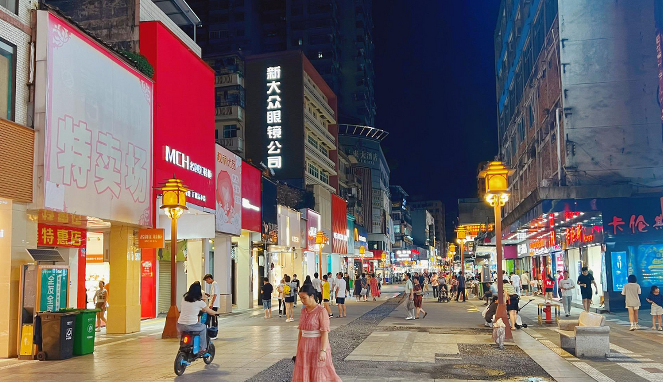 广东省韶关市有一条热闹的步行街,游客:堪称"韶关版北京路"?