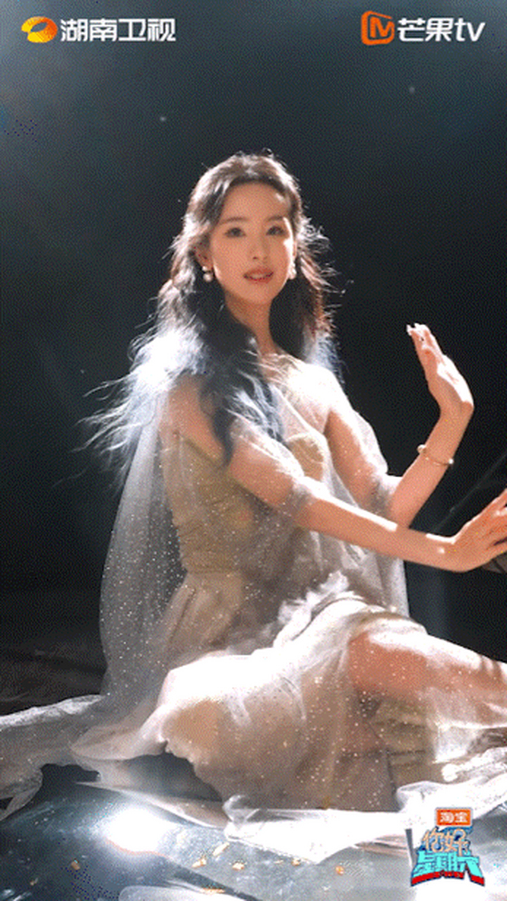 陈都灵的《你好星期六》主题曲手势舞,坐着跳真的好绝!