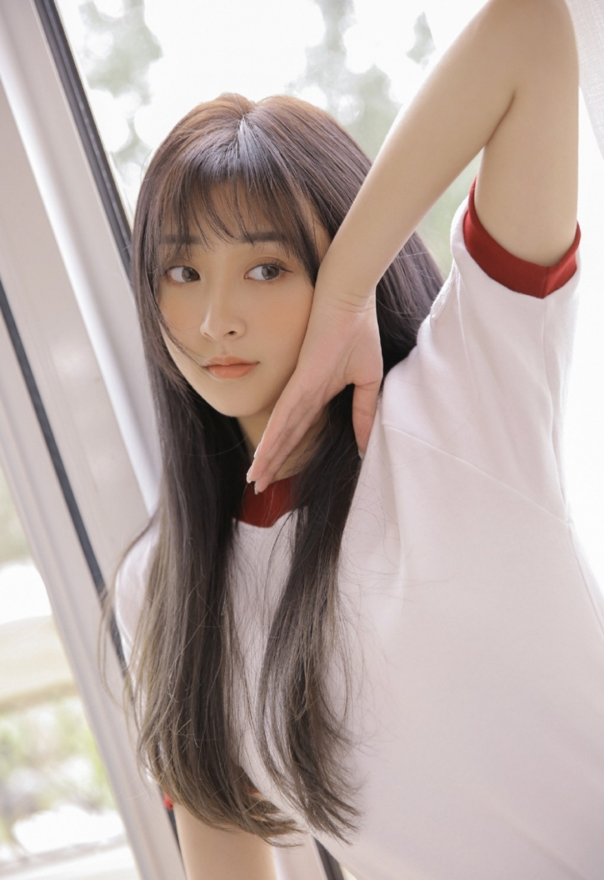 俏丽迷人大眼睛学妹