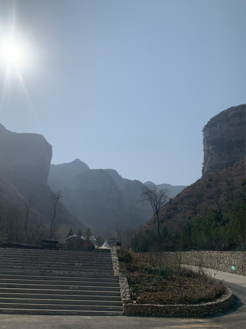 开车带你的家人去裘芸山一日游[期待] 我提前一天在旅行社买了票.