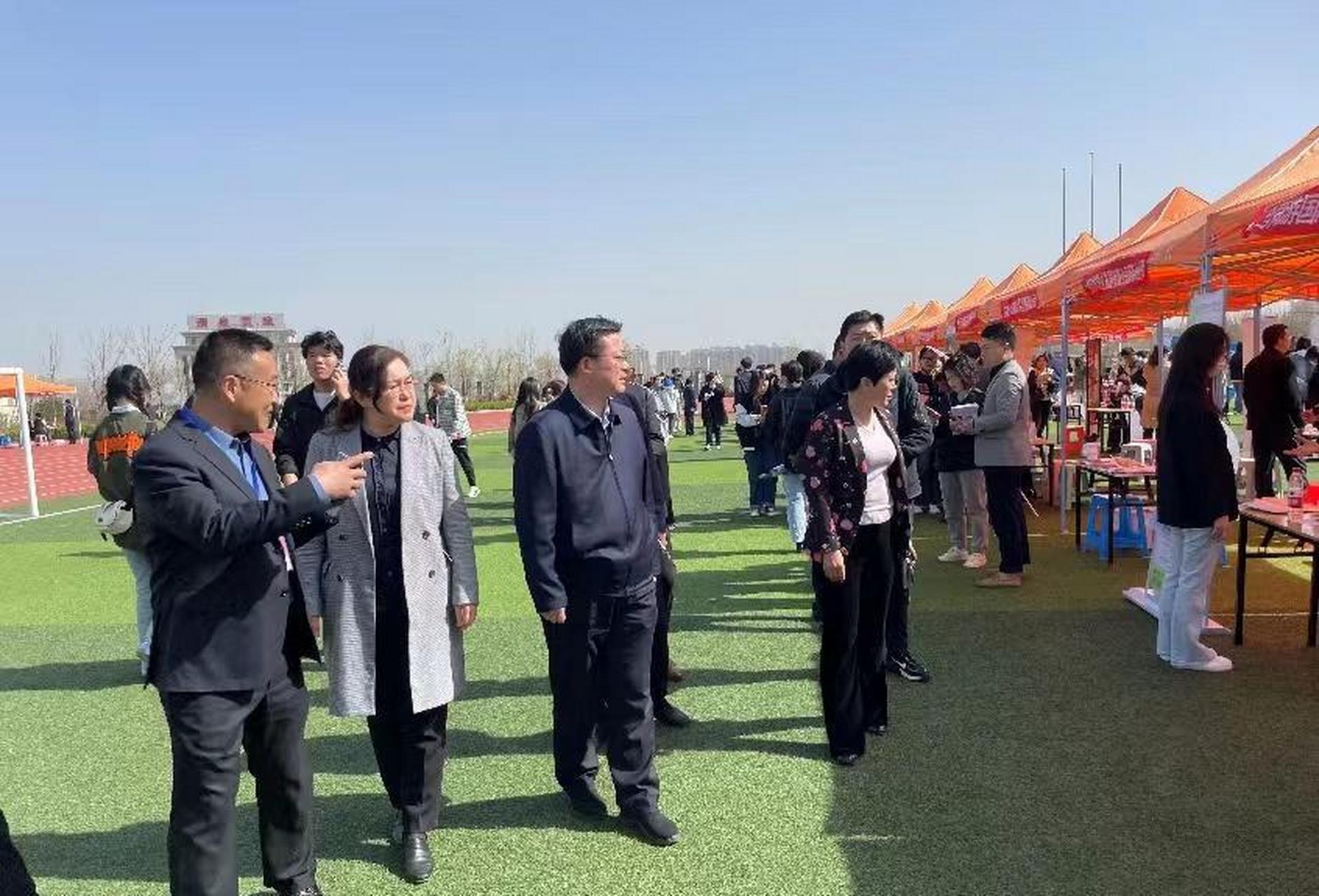 记者 秦雪丽 通讯员 王樱槿 实习生 张恒 为促进毕业生高质量就业,4月