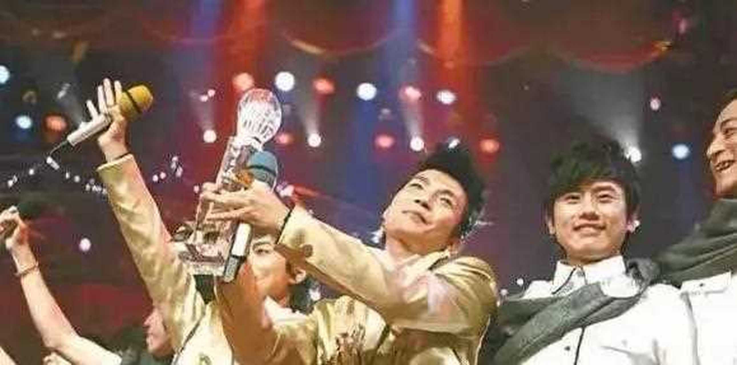 [大哭] 快乐男声冠军陈楚生出道,签约"天娱传媒".