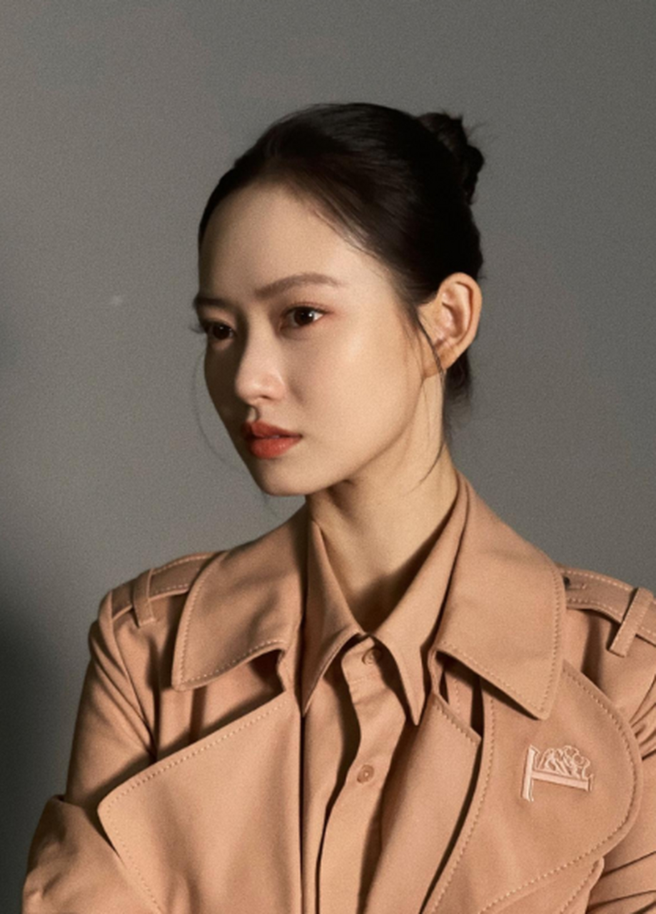 女神陈雨锶:小聂总式拍照要插兜儿