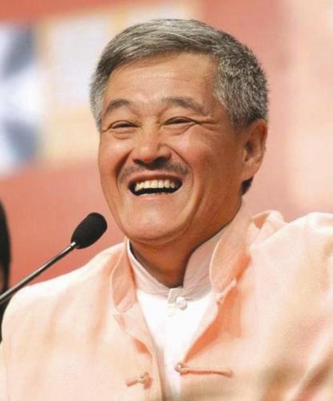 辽宁10大家喻户晓大明星  第一名,赵本山(铁岭) 第二名,范伟(沈阳) 第