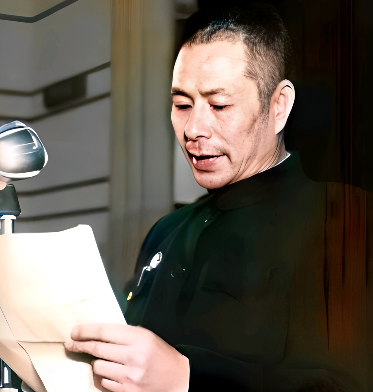 当时,曾山和大家分开去上海找组织!