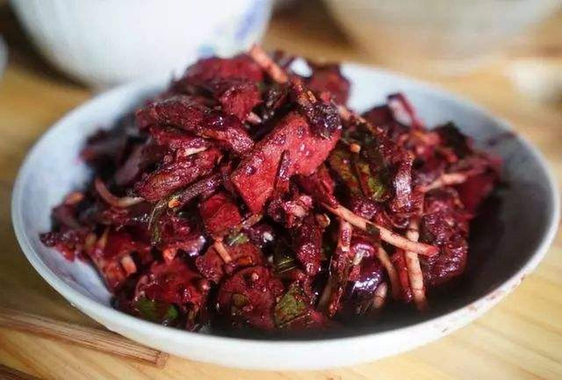 贵州生态美食—血红 血红是侗族最具喜庆的菜色,是逢年过节嫁娶喜庆时