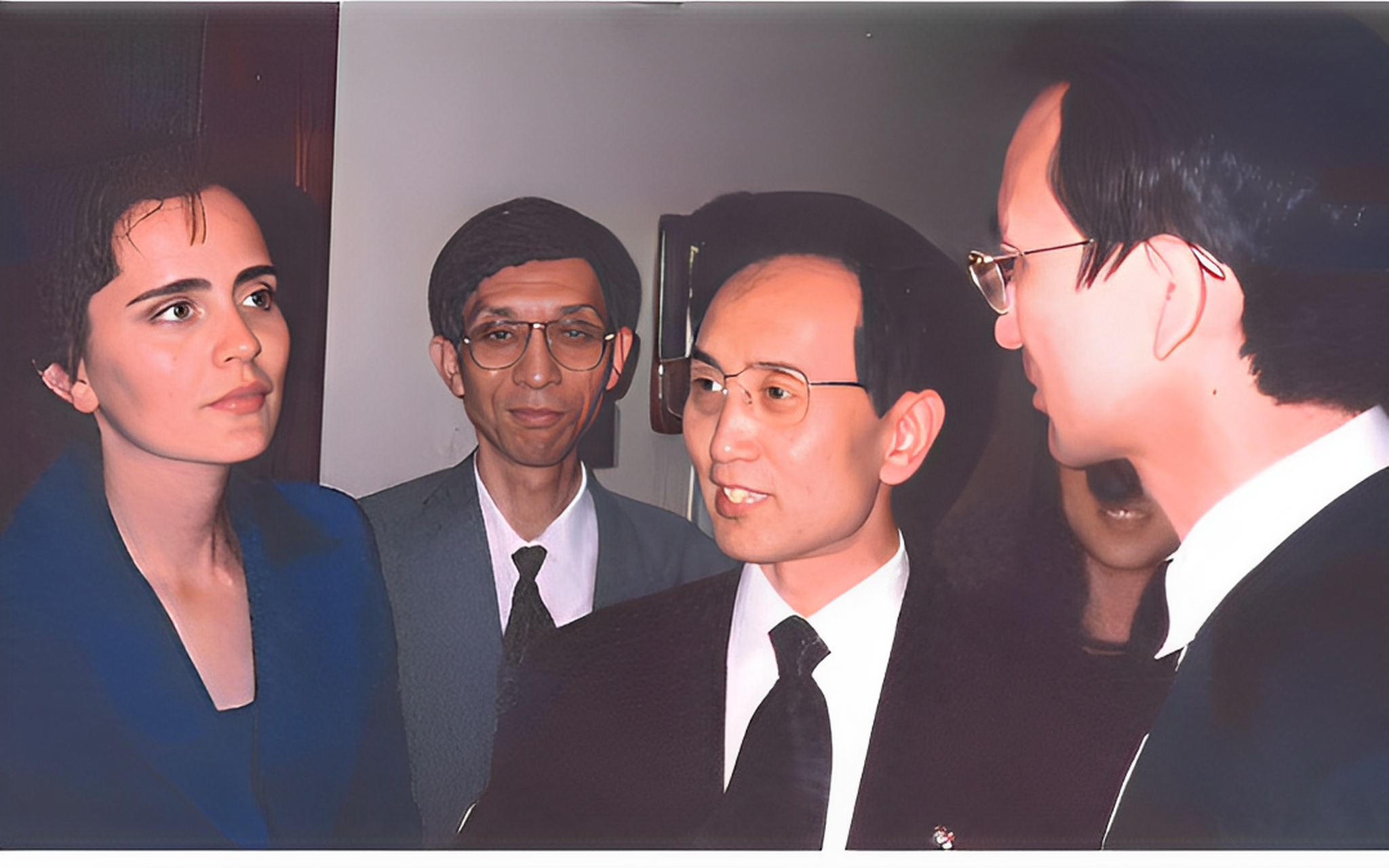 80年代,海灯大师与"气功大师"严新合影照罕见曝光.