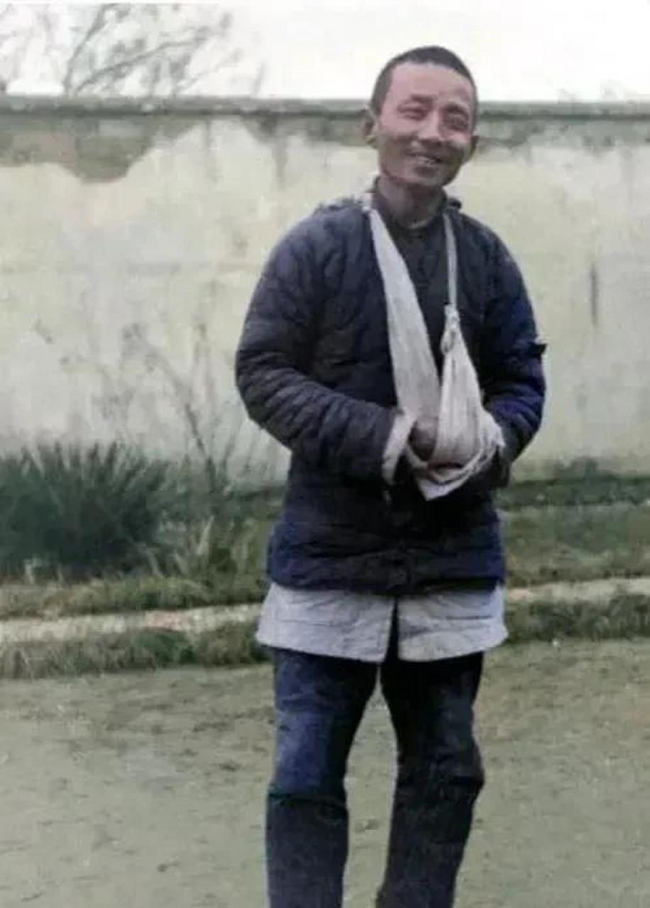 领动计划# 汤景延,全国十大卧底将军之一,1943年,时任通海警卫团团长