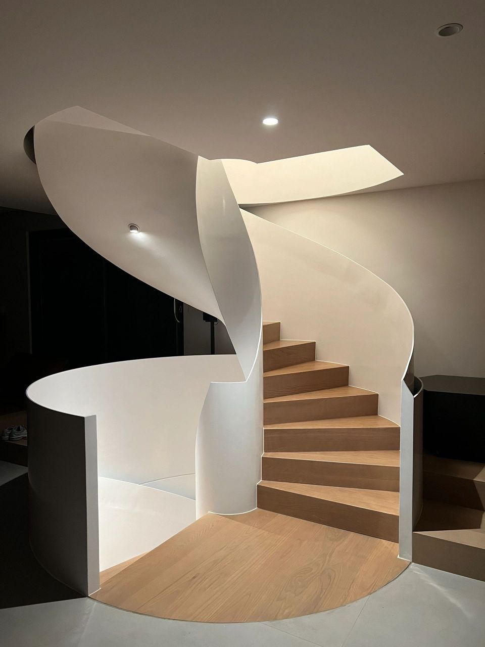 关于我家旋转楼梯造价分享 选择旋转楼梯初衷 我们家交房因为不带楼梯