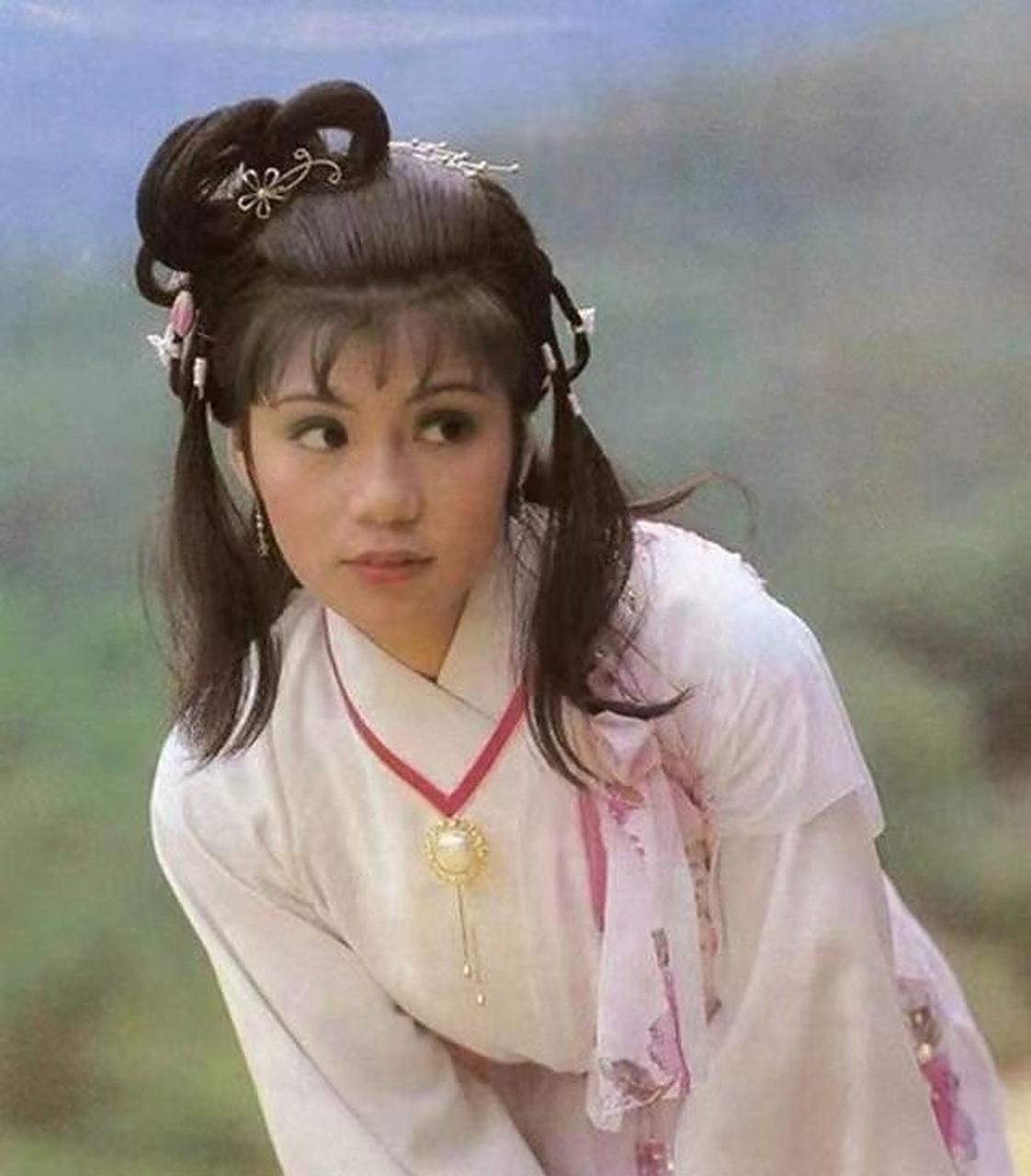 80年代,香港电视剧中的翁美玲备受粉丝喜爱,她的才华和美貌让她成为