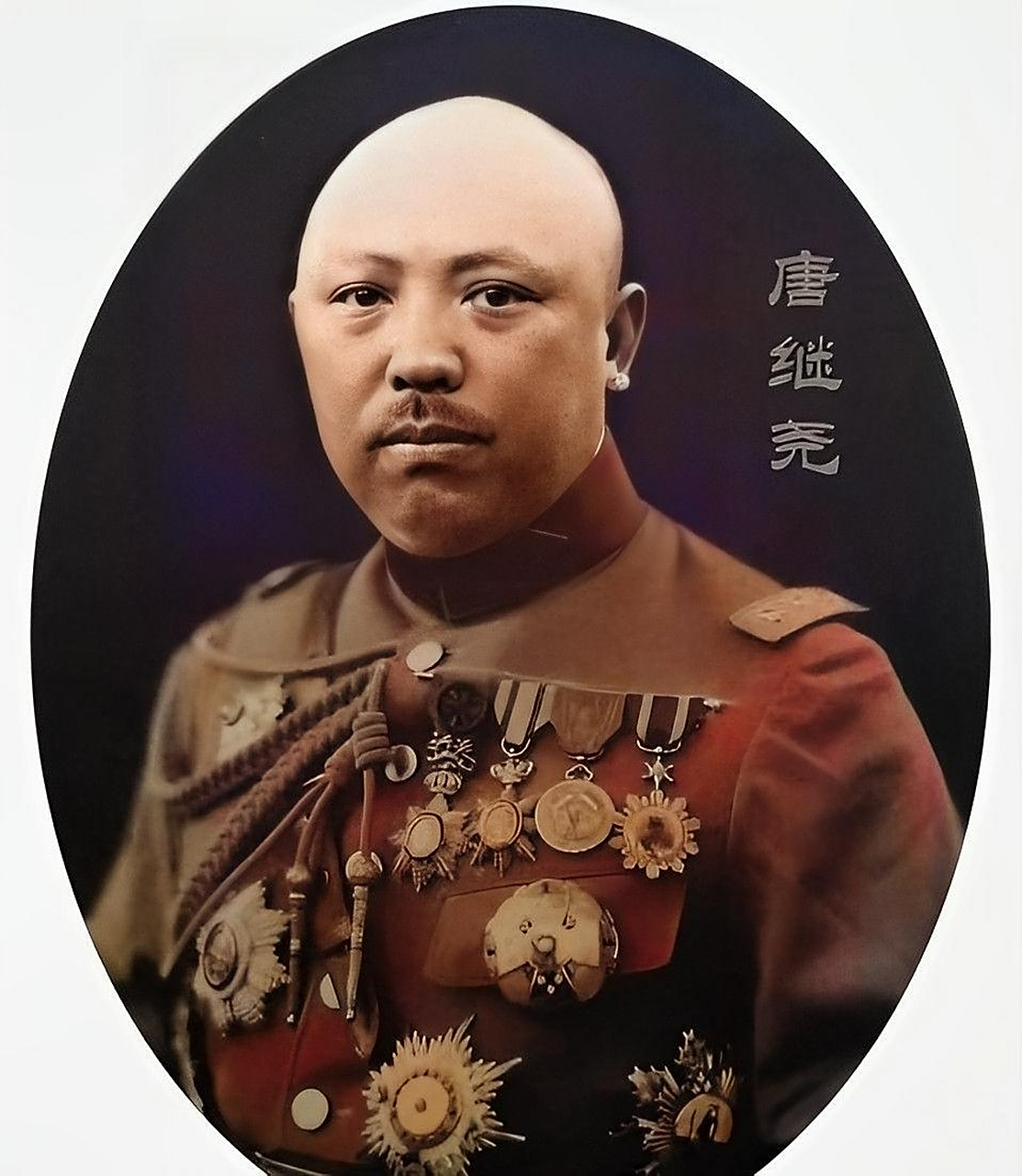 有一次,唐继尧·西南王跟着牛一春走出一个军事会议.