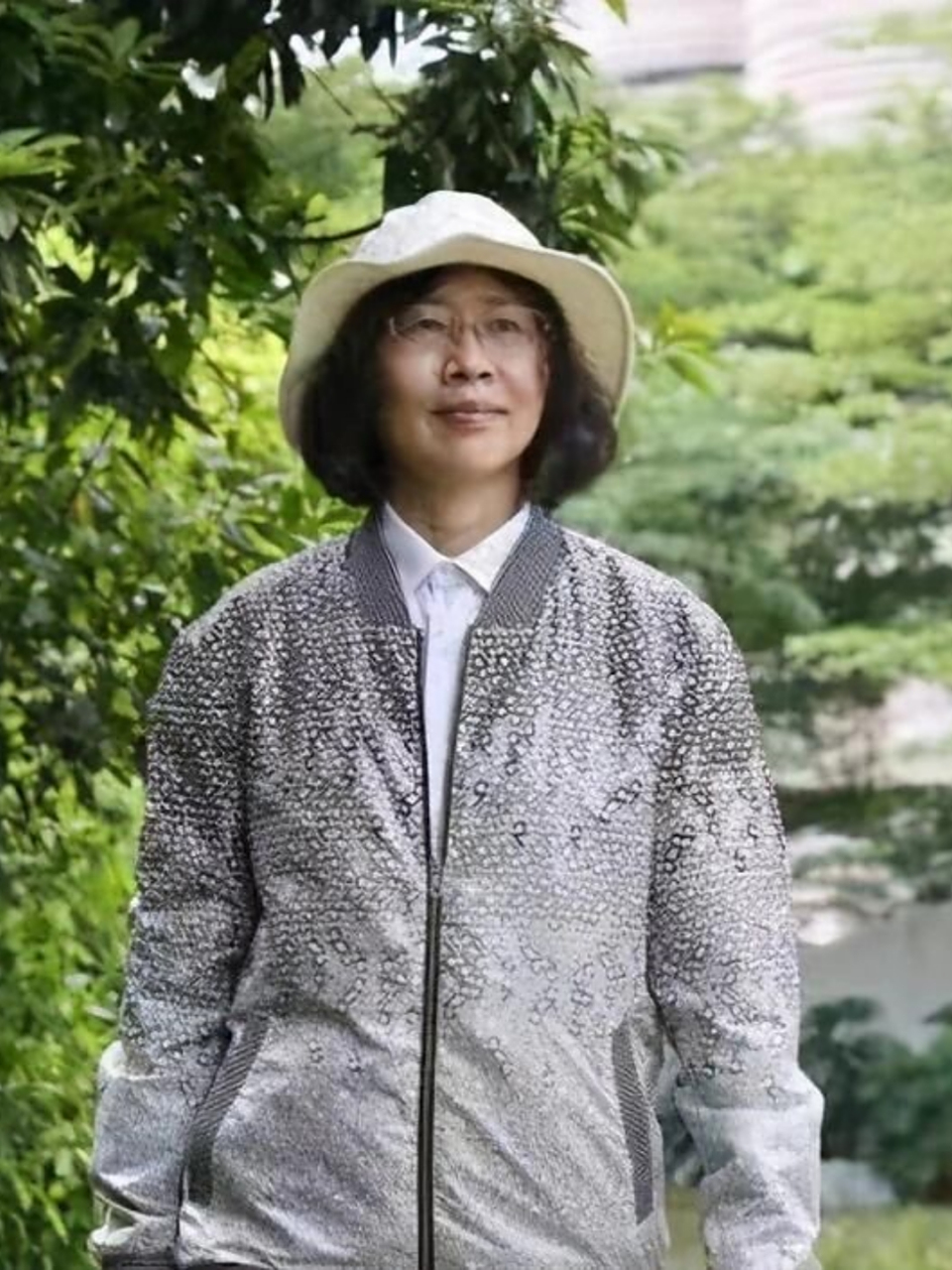 每天认识一位作家【残雪】 7815 作者:残雪 中文名:邓小华 原名