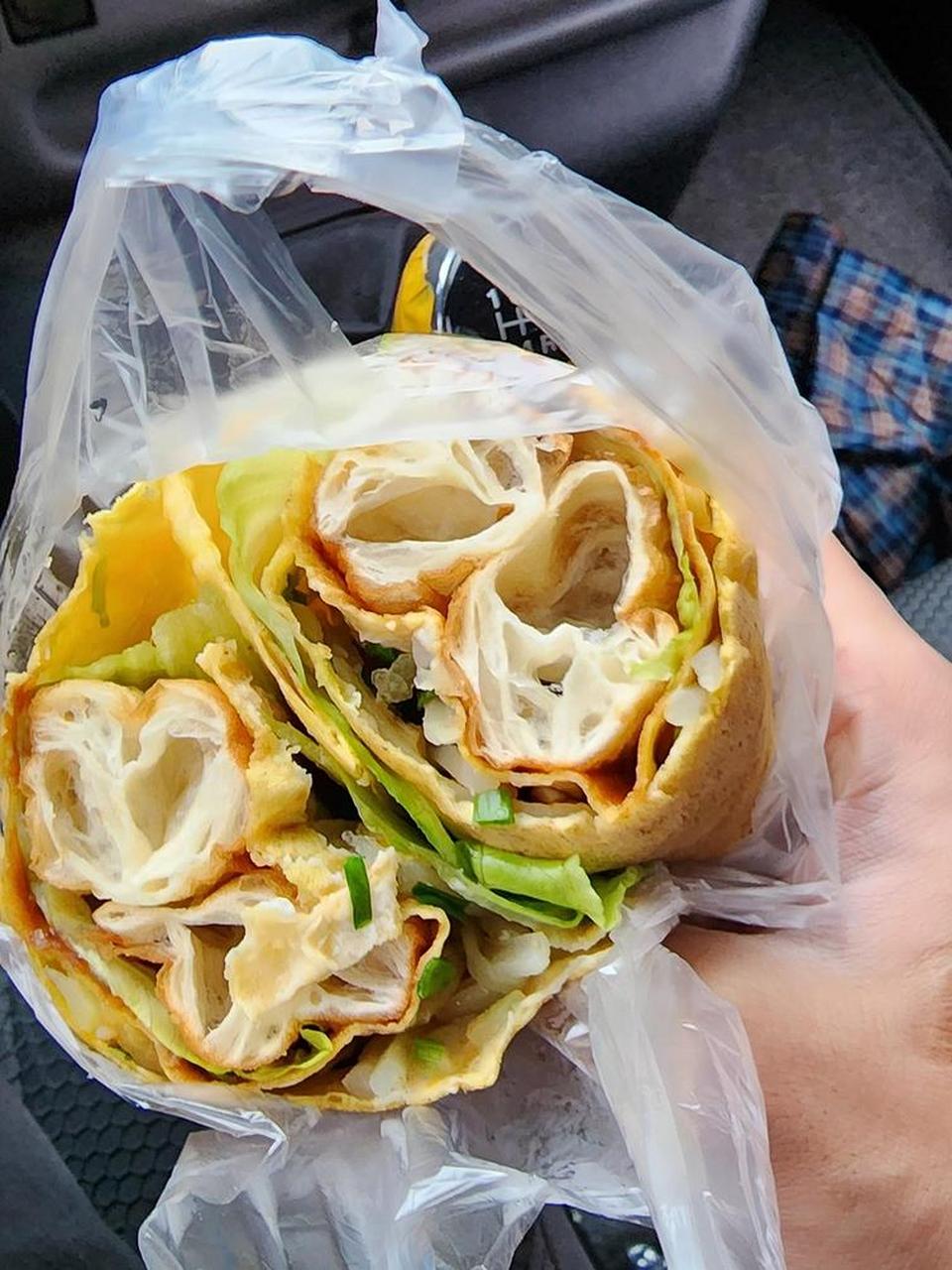 回老家,第一件事就是炫个杂粮煎饼,在外面吃不出来它的味道.