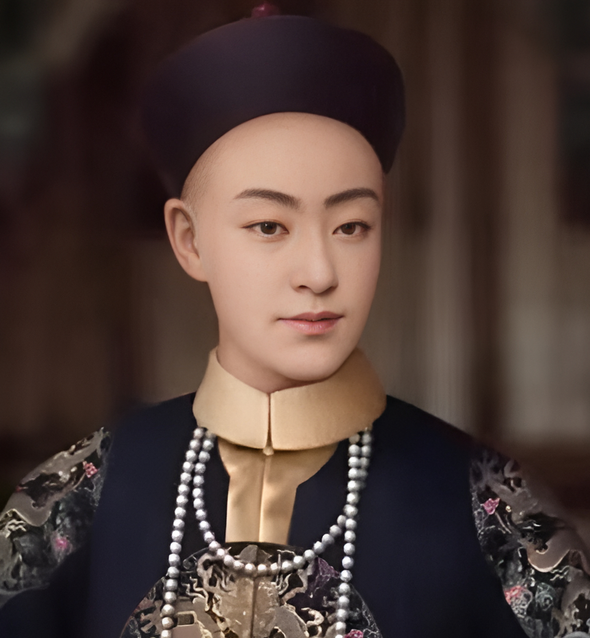 1888年,53岁的慈禧看上了20岁侍卫那尔苏,李莲英会意后制造了一个小