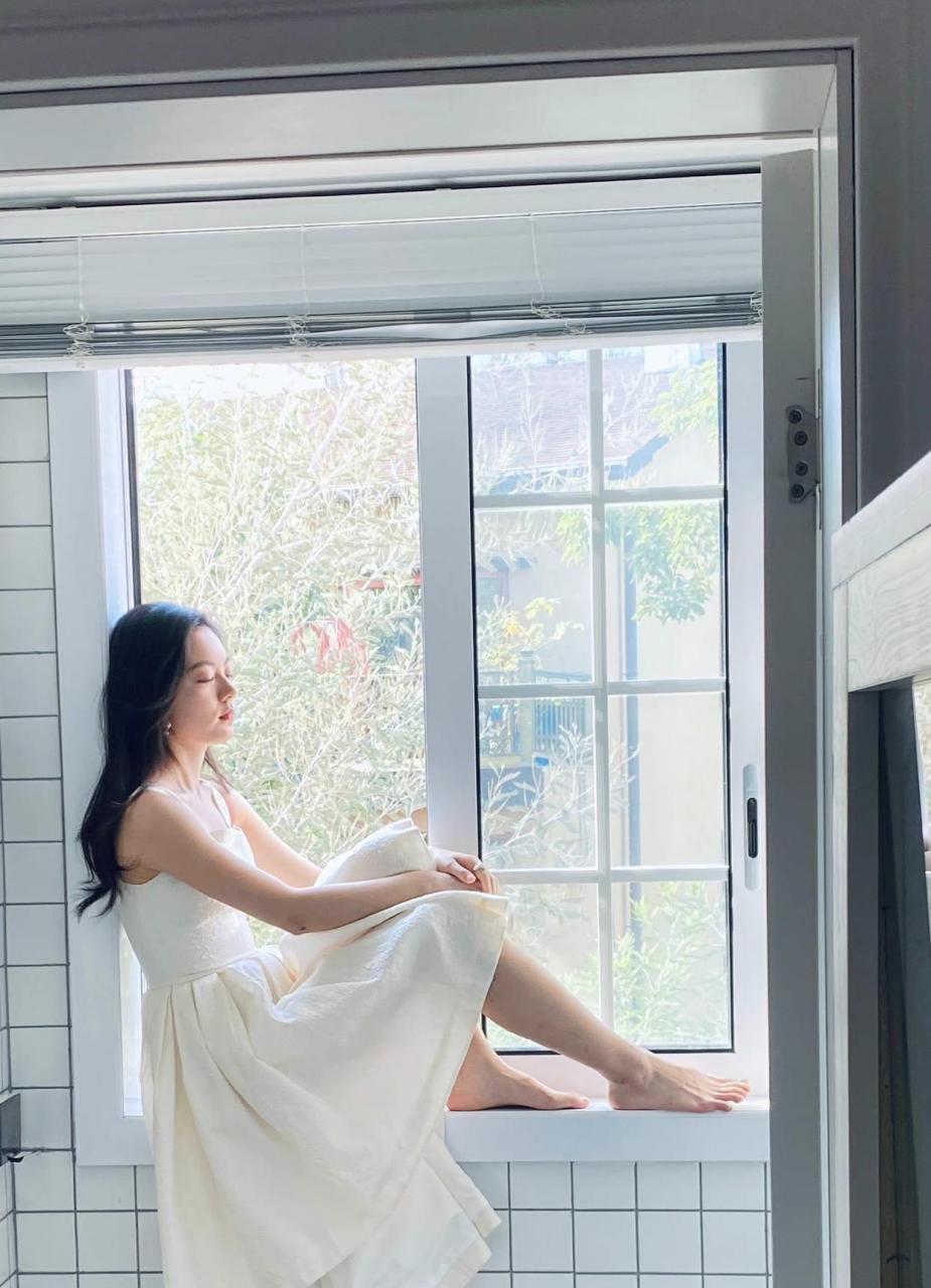 赵今麦美腿玉足合集