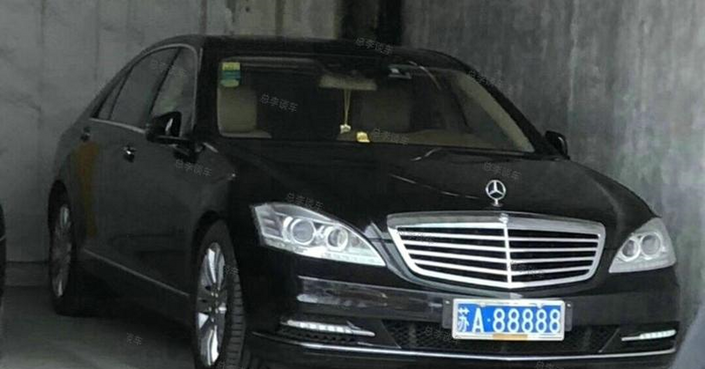 苏c是徐州市的车牌代码,目前苏c88888在奔驰s600上,底盘代号:w221