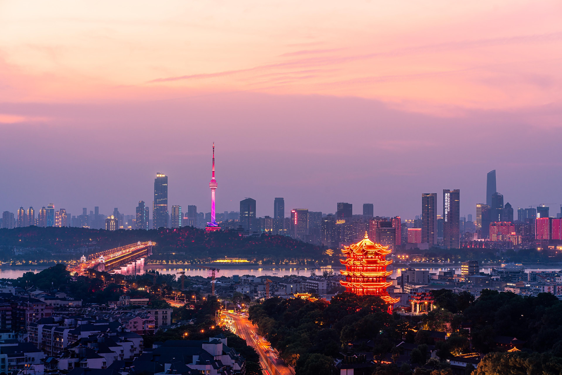 可以俯瞰黄鹤楼全景,黄昏到夜景#旅行##seeker追光者##风光摄影集