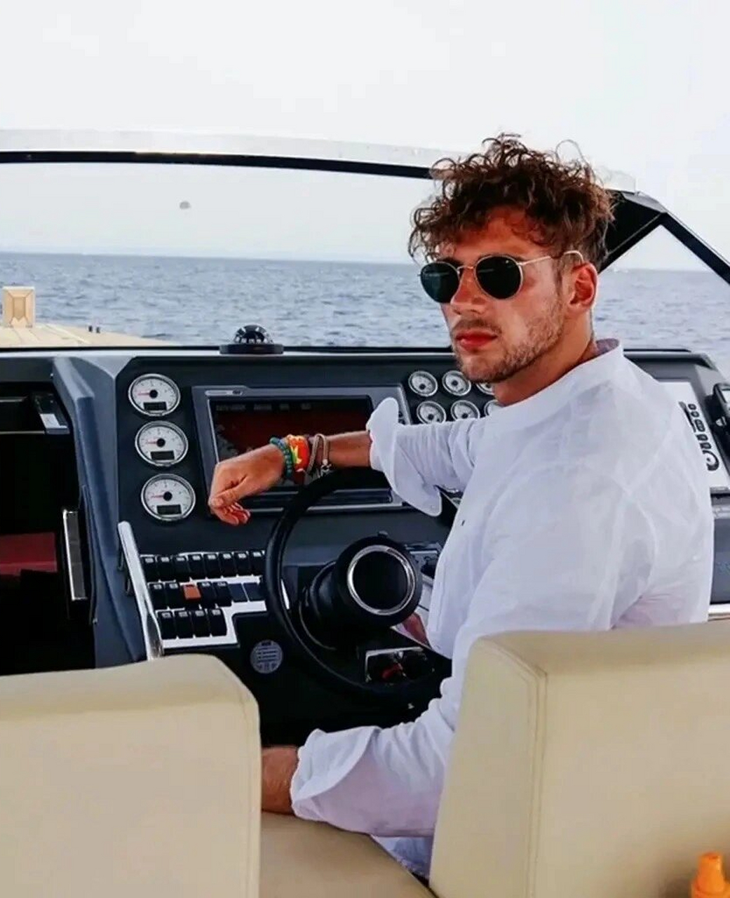 磁卡格雷茨卡 足坛帅哥篇  姓名:莱昂·格雷茨卡 生日:1995年2月6日