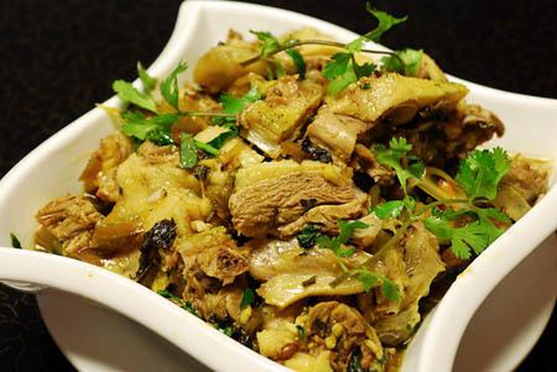 南宁必吃美食:柠檬鸭是广西南宁市武鸣县一带的特色菜肴.