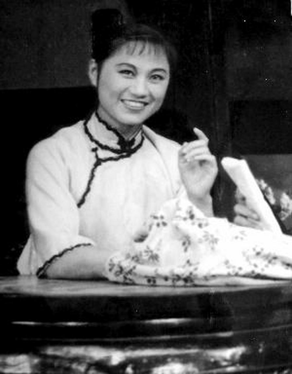 百家号星火计划# 图 : 胡宗温在《雷雨》中扮演的四凤