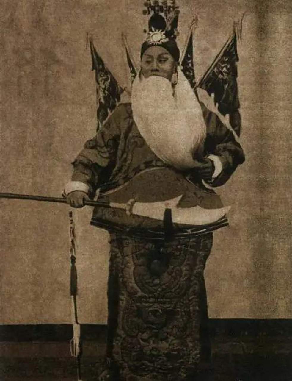 1905年12月28日,我国拍摄的第一部电影《定军山》上映.