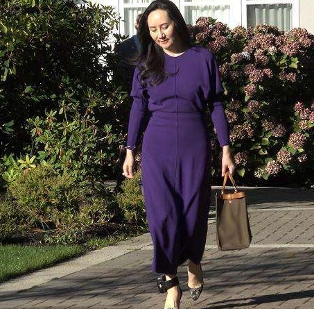 孟晚舟挺节俭的,日常出行常背同一款包