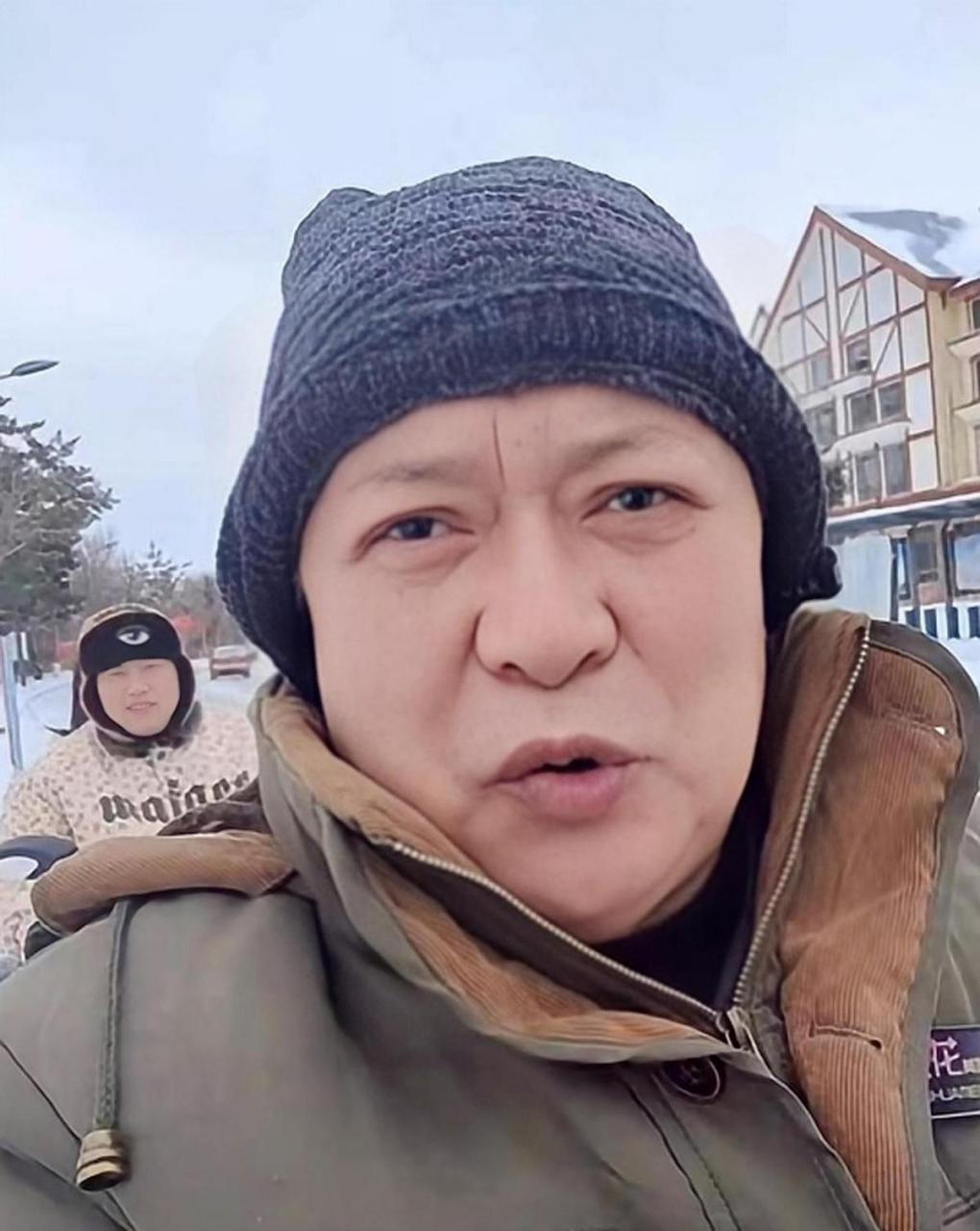 近日,知名歌手,演员迟志强在社交平台发视频透露最新近况.