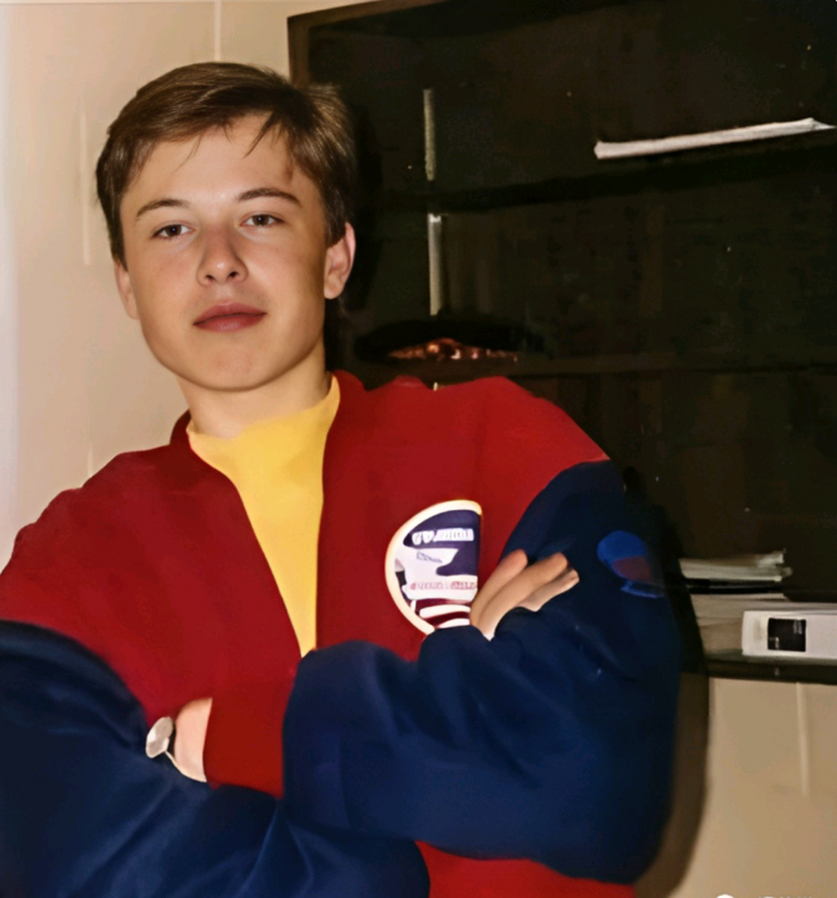 1989年,年轻的马斯克与弟弟妹妹拍下了亲密的合影.