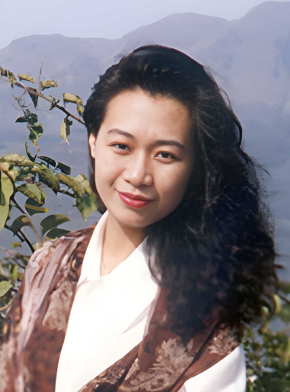 陈丽华端庄美丽,美丽大方,两人也算是非常般配的一对!