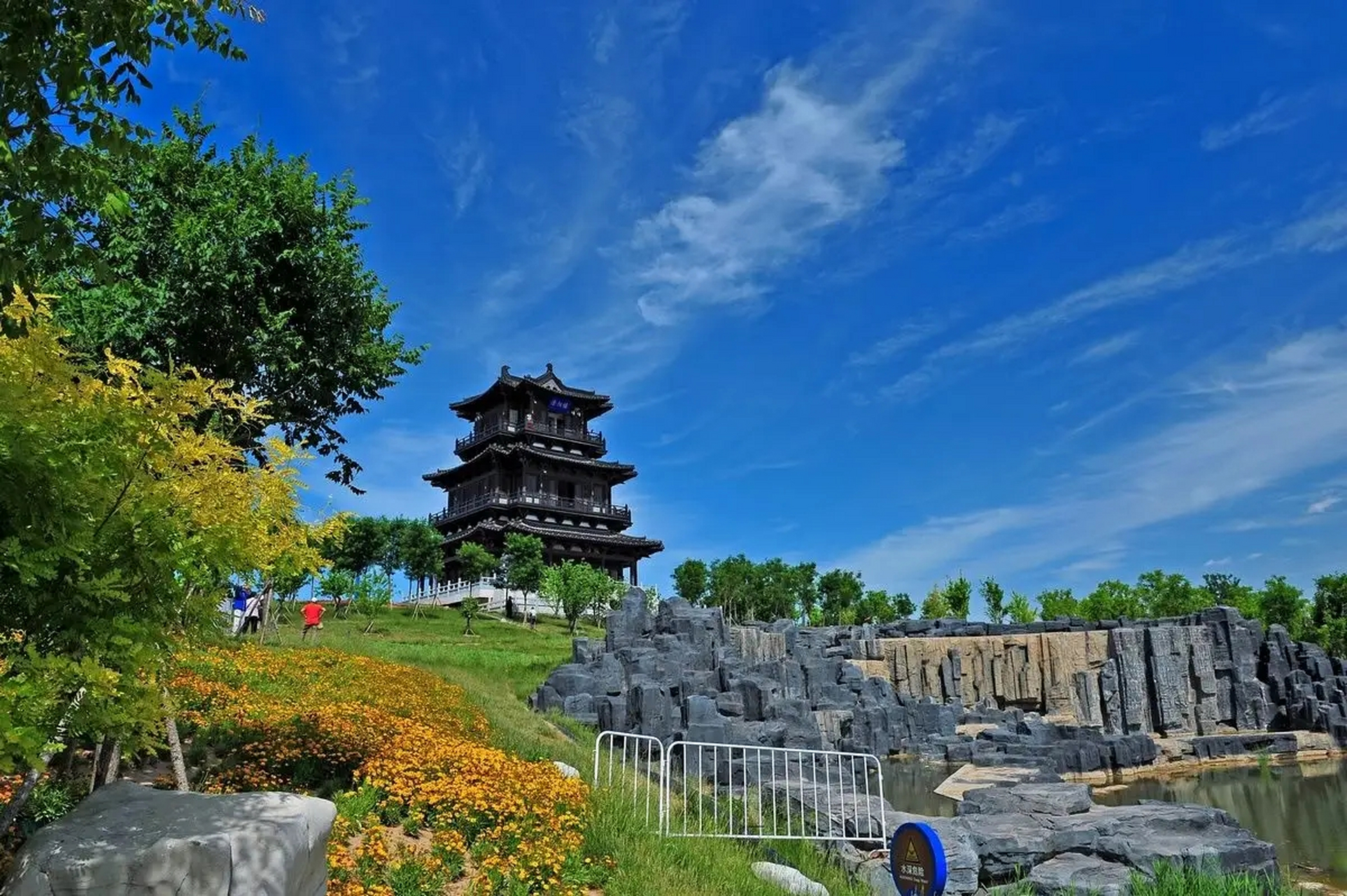 衡水园博园位于河北省衡水市,是一座集园林艺术,文化展览,旅游休闲为