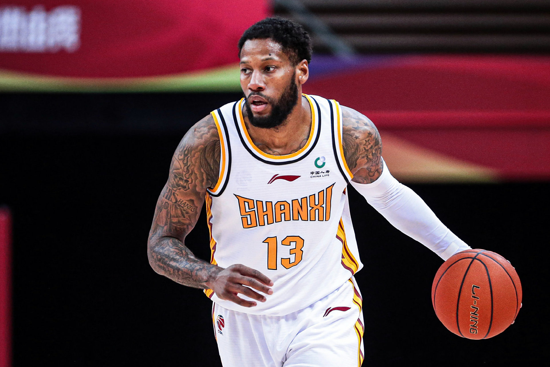 cba新援动态# #琼斯加盟新疆广汇# cba总决赛刚刚结束,但很多球抖都