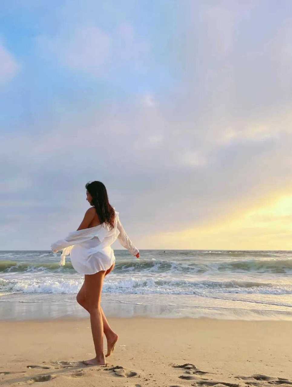 张曼源,《nba最前线》主持人,身高178cm,身材高挑有料,不去做超模,真