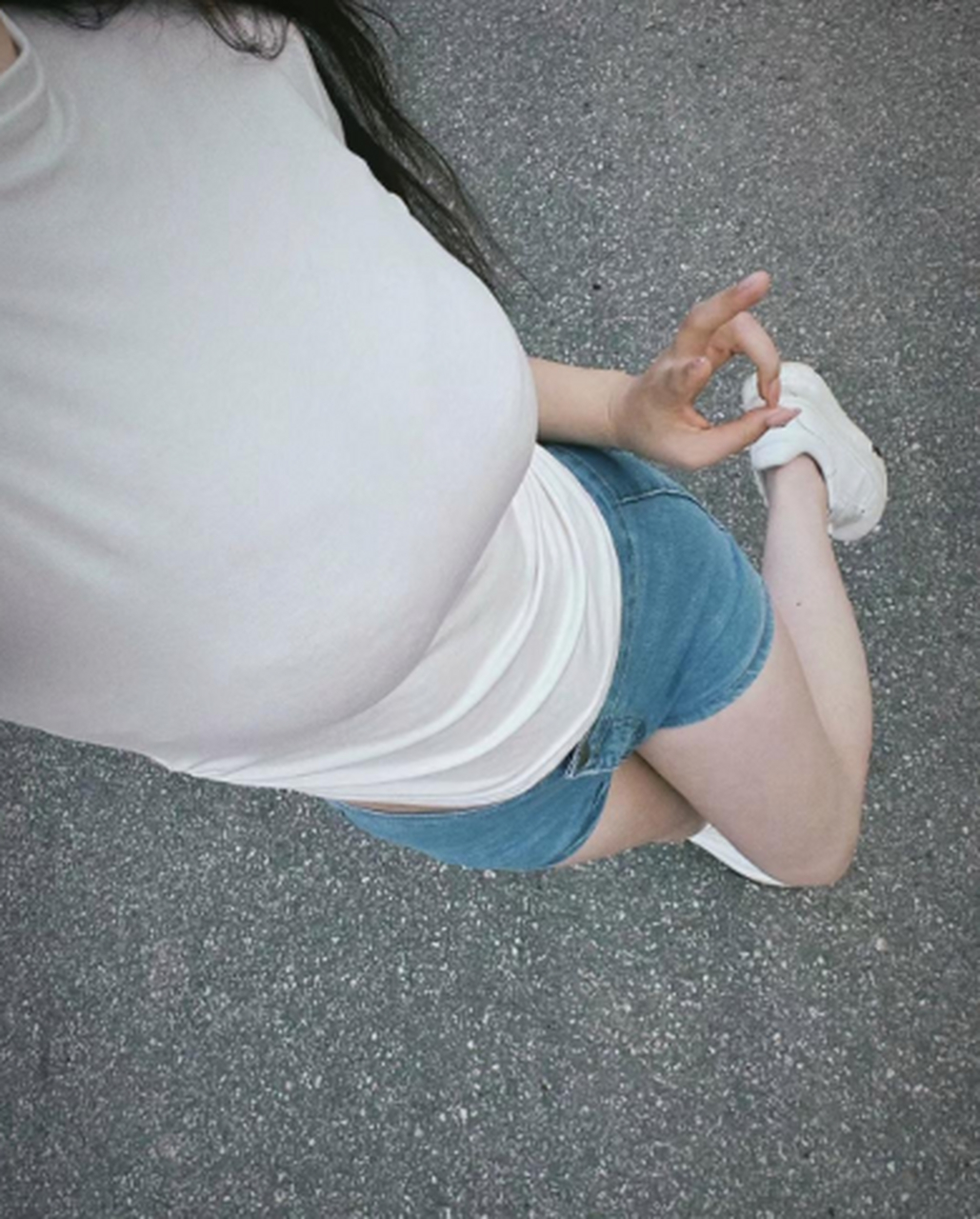 好大的灰机呀!#遇见好身材# #养眼美女