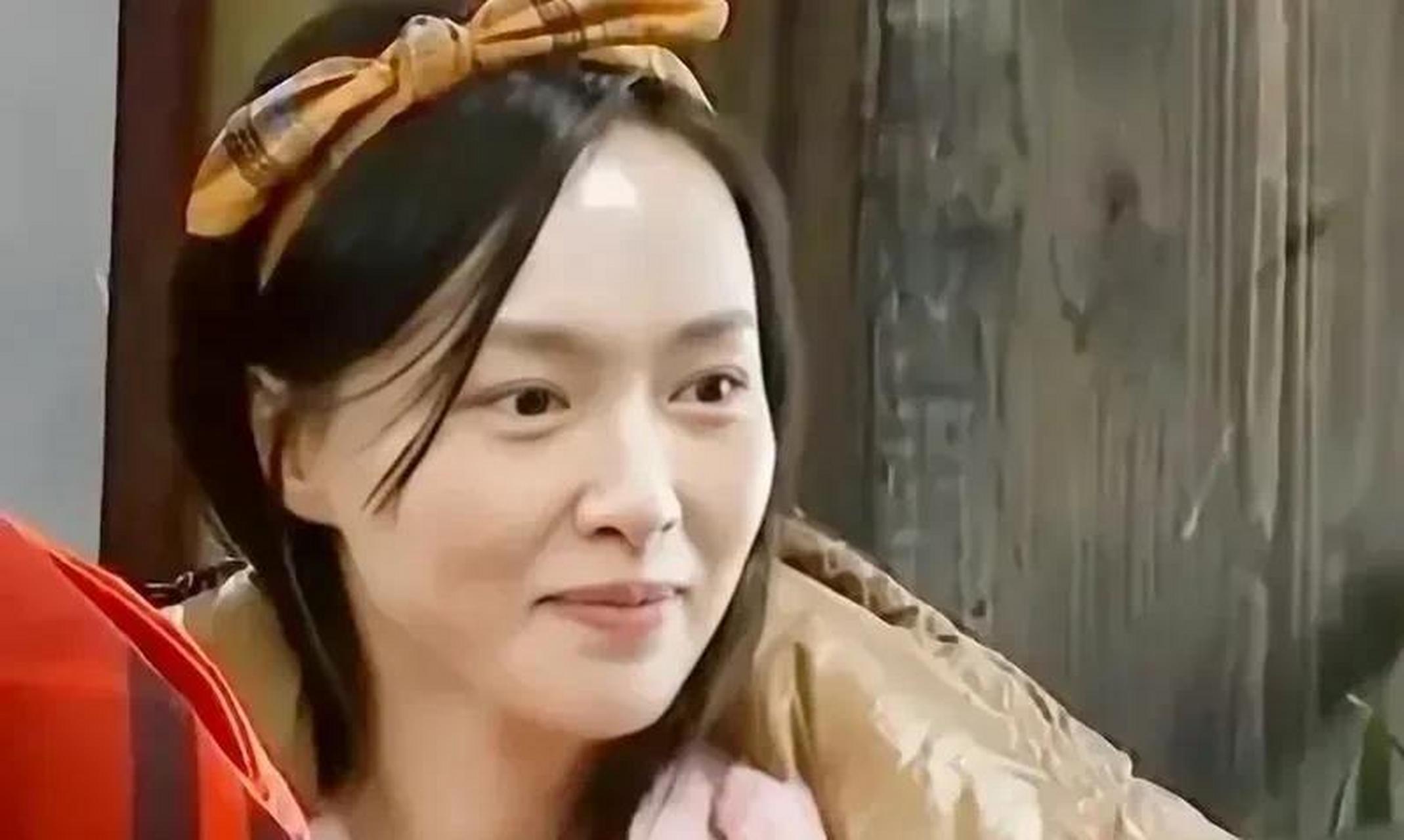 唐嫣的素颜照,虽然没有化妆时候那么精致, 可皮肤底子真好,白白嫩嫩的