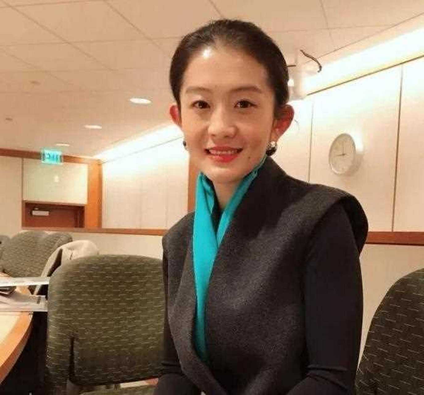 网传比尔盖茨新欢是王喆?疑似已怀孕,当事人回应.